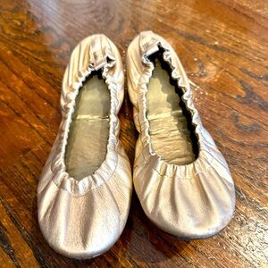 Previously own GAP Scrunch Ballet Flat in light gold metallic. Size 7
